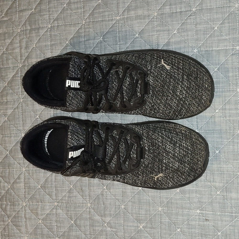 Mens Puma tennis shoes